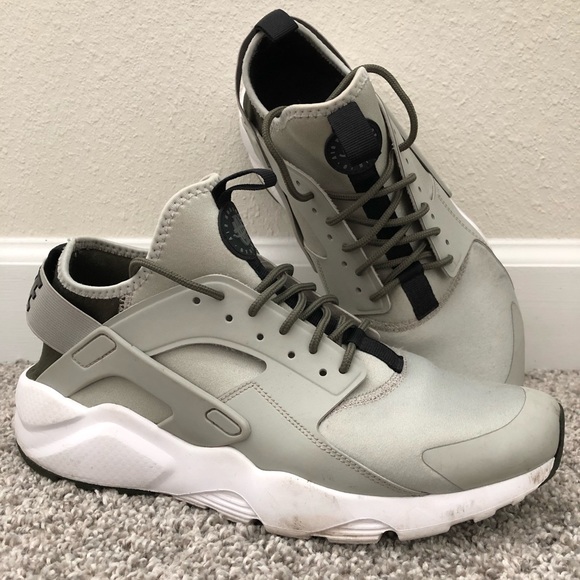 Nike Other - Nike Huarache Size 9.5 Men’s